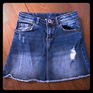 Zara Distressed Jean skirt; size 7
